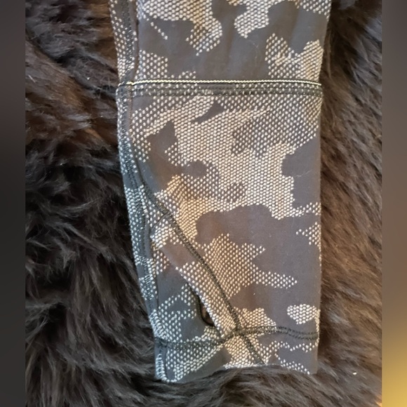 Lululemon (like new!)Heritage Camo Jacquard Black (& gray) Lunar Long Sleeve Top - Picture 14 of 16